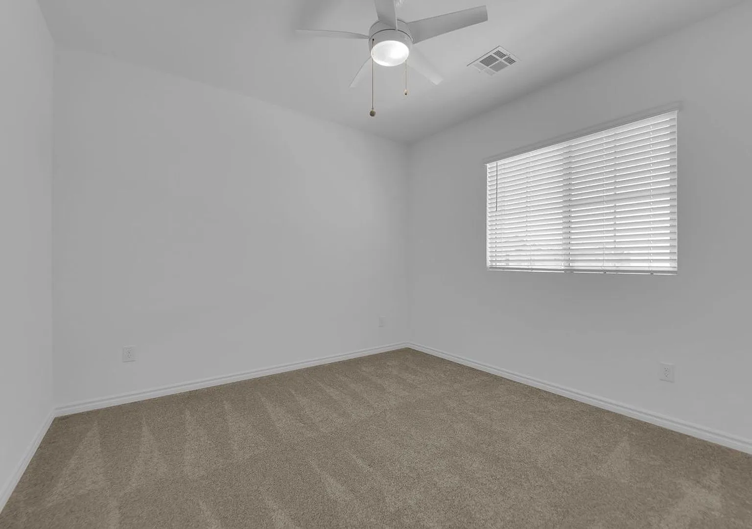 "Solar Home, Resort Backyard, Putting Green SW Las Vegas Gem" — Photo 3