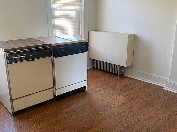 2nd image of 48 Chestnut St