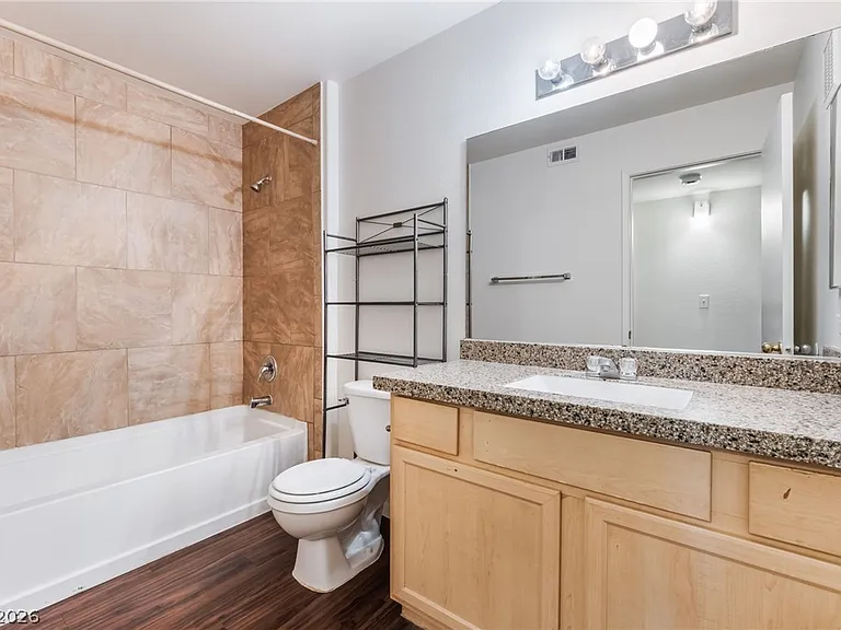 950 Seven Hills Dr #524 — Photo 27