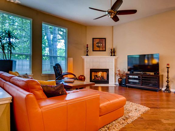 Cozy living room! 