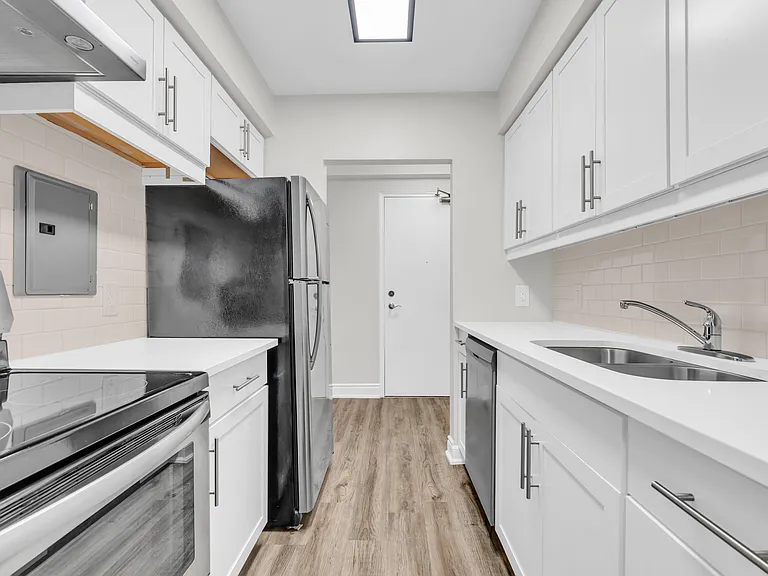 3189 King St E — Photo 40
