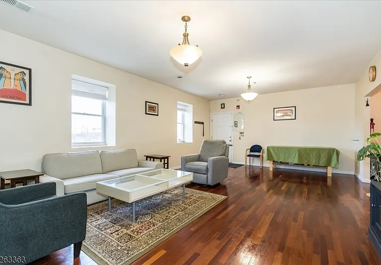 33-37 New York Ave #2A — Photo 6