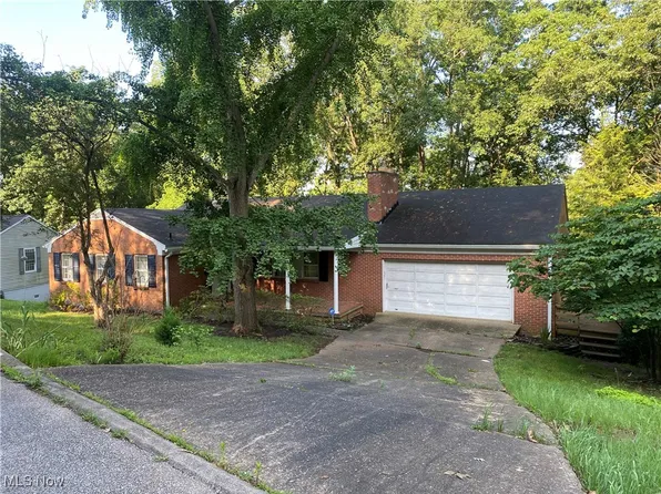 14 Woodland Park Dr, Parkersburg, WV 26104