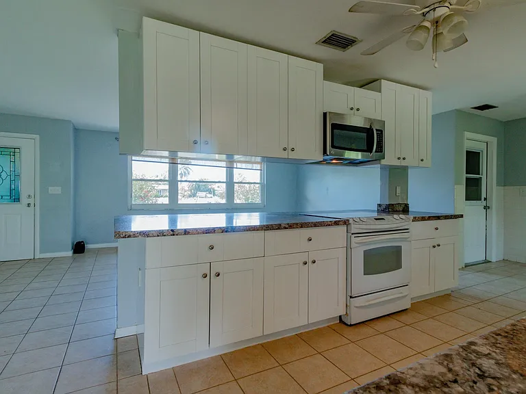 5261 Elm Ct — Photo 3
