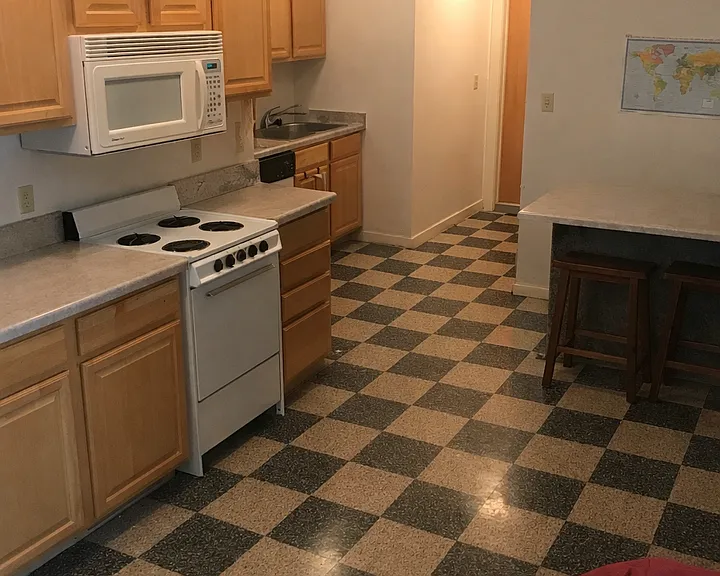 810 E Gorham St — Photo 15