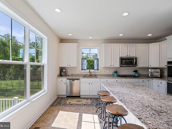 4th image of 24 Avalon Ln