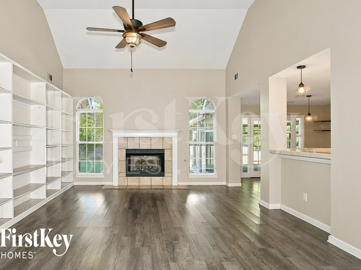 4 bed, 2.0 bath, 2212 sqft, $2,375 — Photo 4