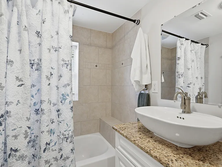 1611 Hyde Park St — Photo 41