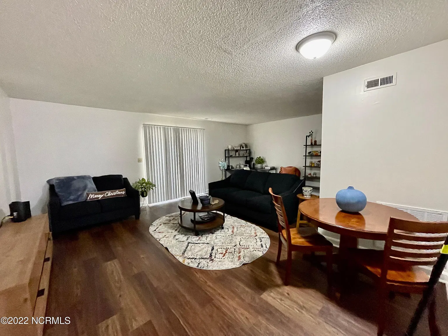2 bed, 3.0 bath, $2,200 — Photo 2