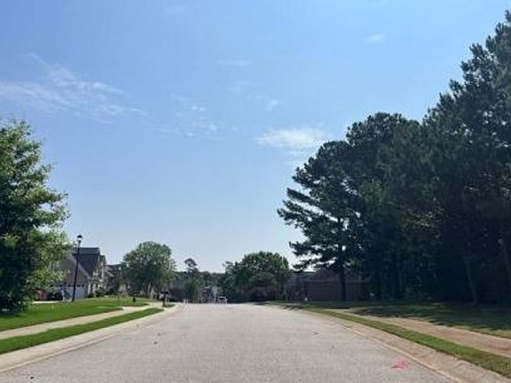 Exterior Neighborhood (street photo)