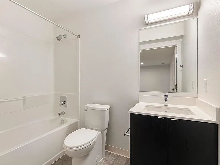 722 E Pike St — Photo 57