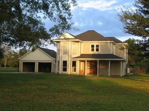 630 Henry St, Bridge City, TX 77611