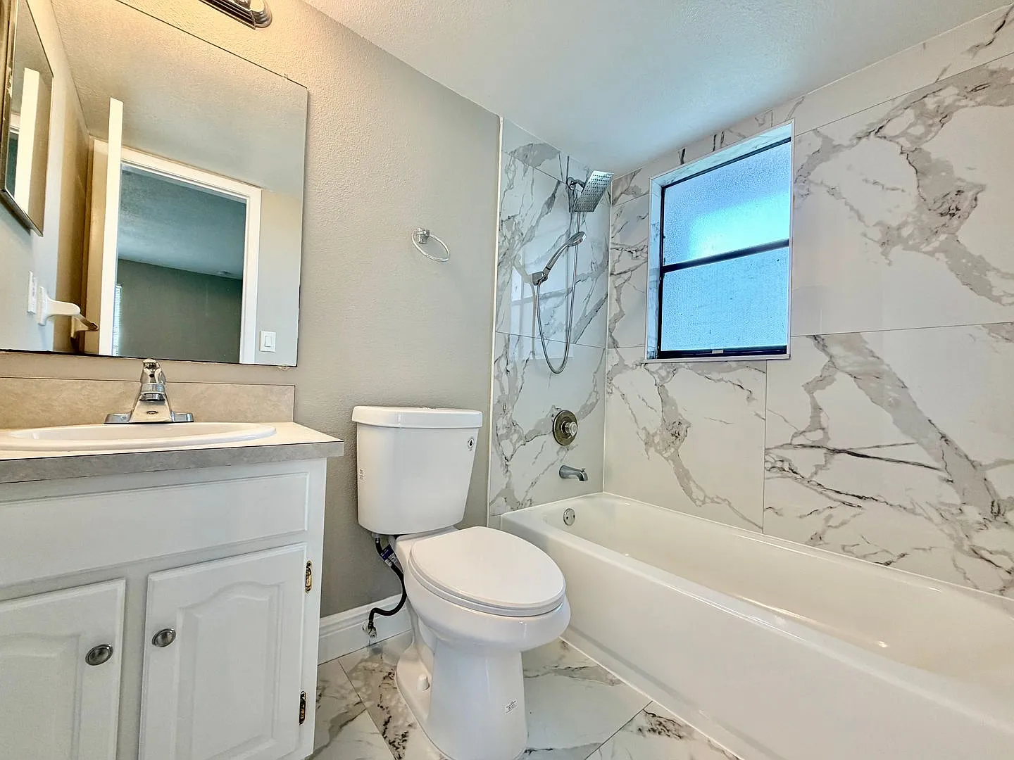 2 Bedrooms 2 Bath Duplex in Cape Coral — Photo 3