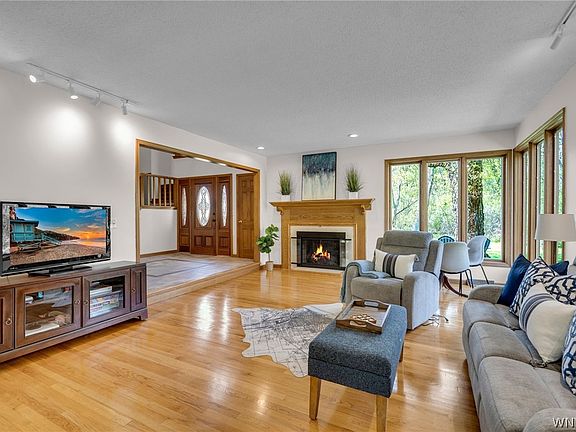 4th image of 4789 Shimerville Rd