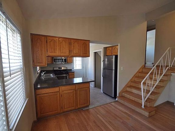 3rd image of 10802 Lawler Ave