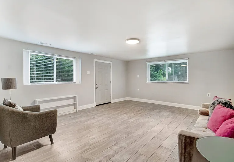 105 Pineland Cir #C — Photo 6