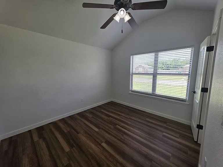 311 Violet St — Photo 17