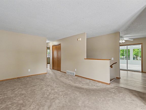4th image of 604 SE Tower Ct