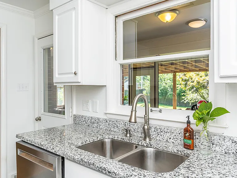 520 Albany Rd — Photo 16