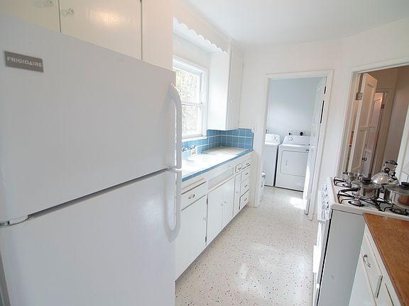 3rd image of 2259 Glendale Blvd