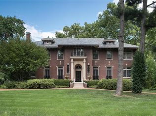 7345 Westmoreland Dr, Saint Louis, MO 63130