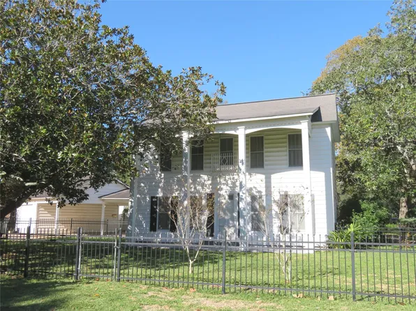 702 Erin St, El Campo, TX 77437