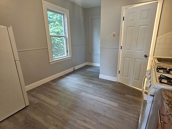 5th image of 136 E Liberty St #1E