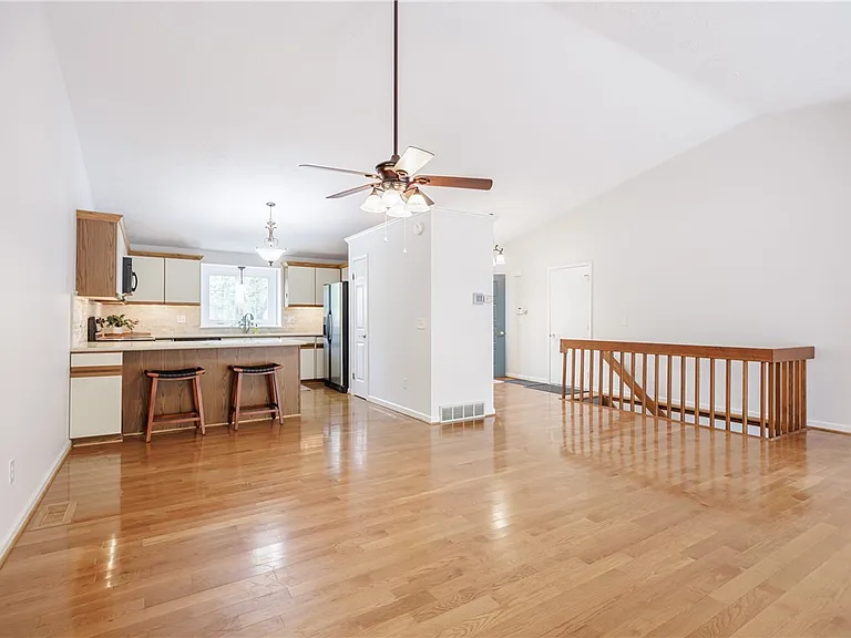 30 Cambridge Ct — Photo 9
