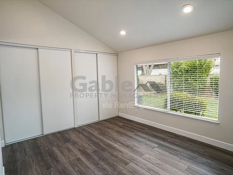 23922 Avenida Entrana — Photo 7