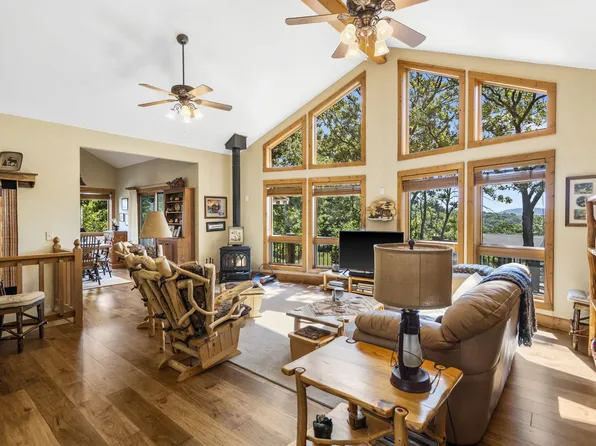 692 Indian Valley Road, Branson West, MO 65737