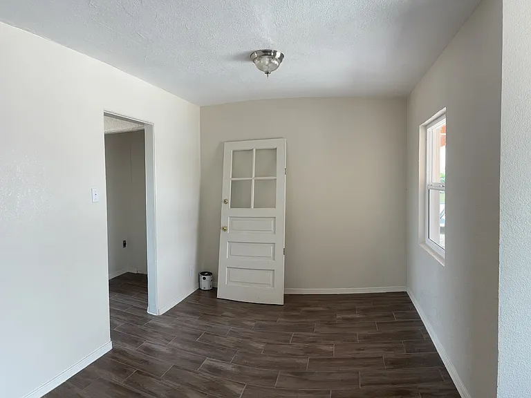 608 Barcelona Dr — Photo 6