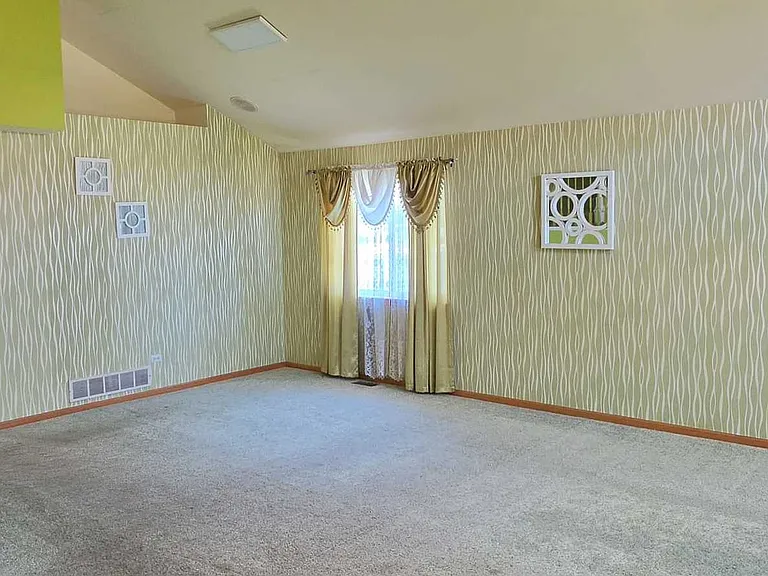 2416 Boxwood Ln — Photo 5