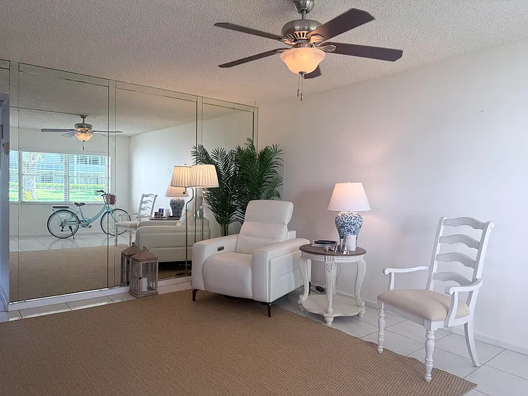 52 Mansfield Dr #B — Photo 3