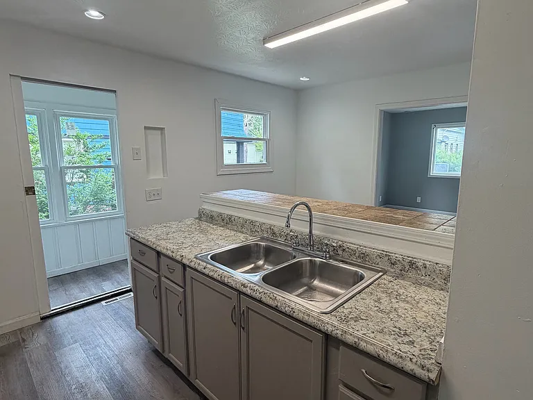 13814 Durkee Ave — Photo 7