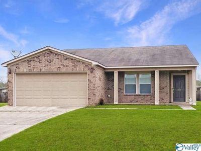 107 Coach Glen Ln, Owens Cross Roads, AL, 35763