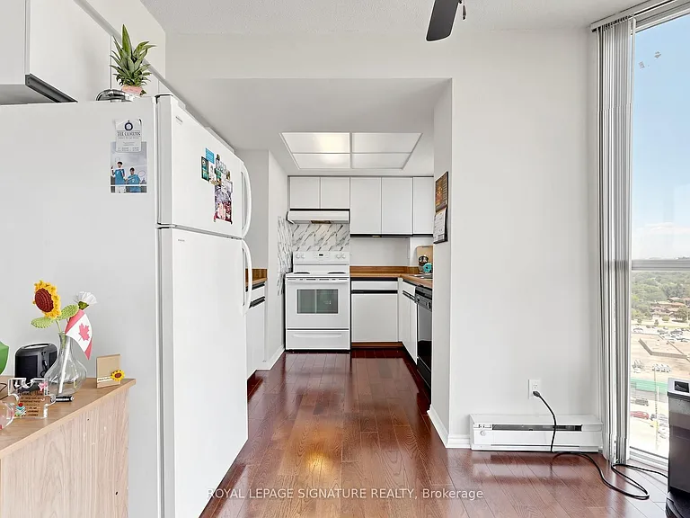 1360 Rathburn Rd E #1808 — Photo 10