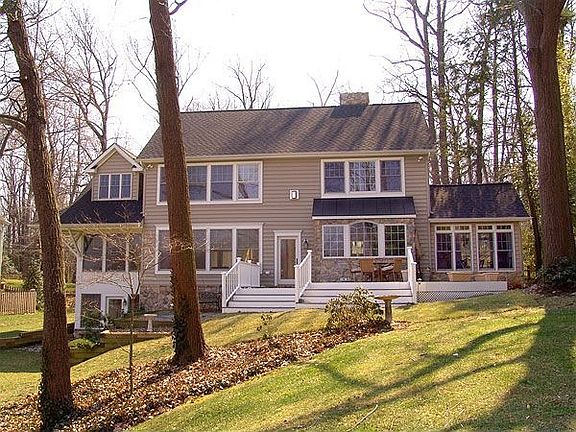 2nd image of 768 N Holly Dr