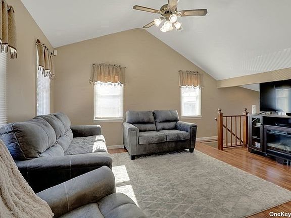 4th image of 348 Magnolia Dr