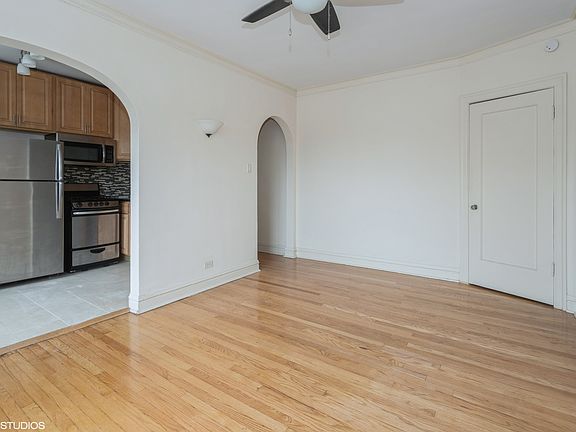 4th image of 1824 N Lincoln Ave #312