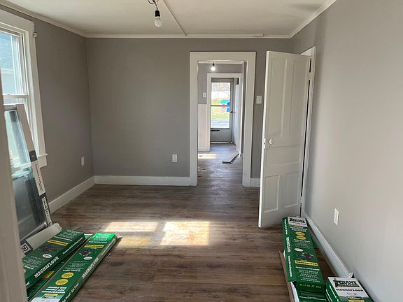 3rd image of 609 Mary St Floor 1