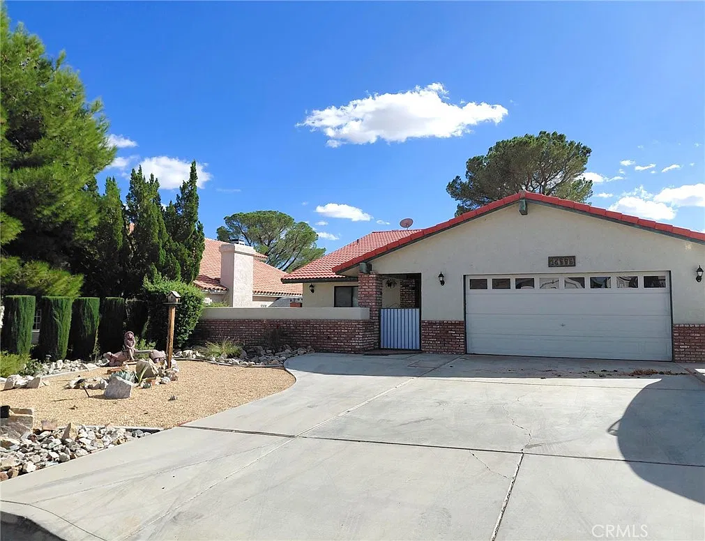 3 bed, 1623 sqft, $2,400 — Photo 1