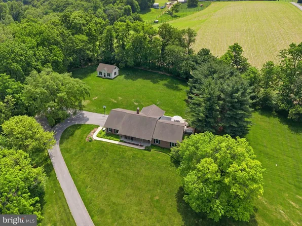 690 Indian Run Rd, Millersville, PA 17551