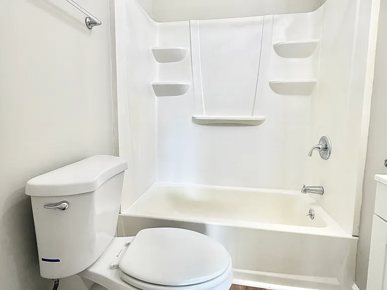 129 Cosey Beach Ave #B22 — Photo 2
