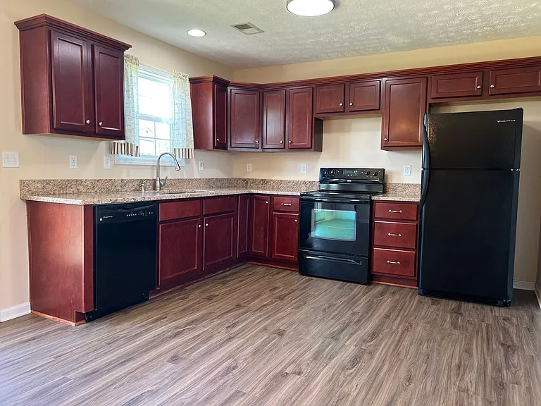 1705 Madison Ct — Photo 7