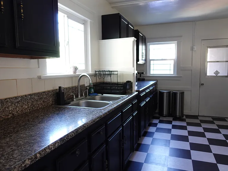 1780 N Marengo Ave — Photo 21
