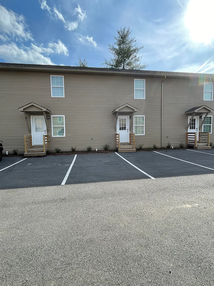 Building Photo - 640 Evans Rd