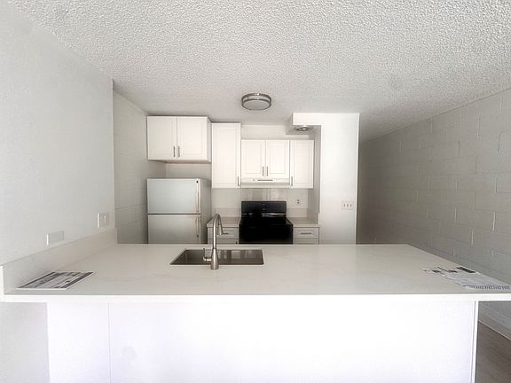 3rd image of 1642 Kewalo St APT 202