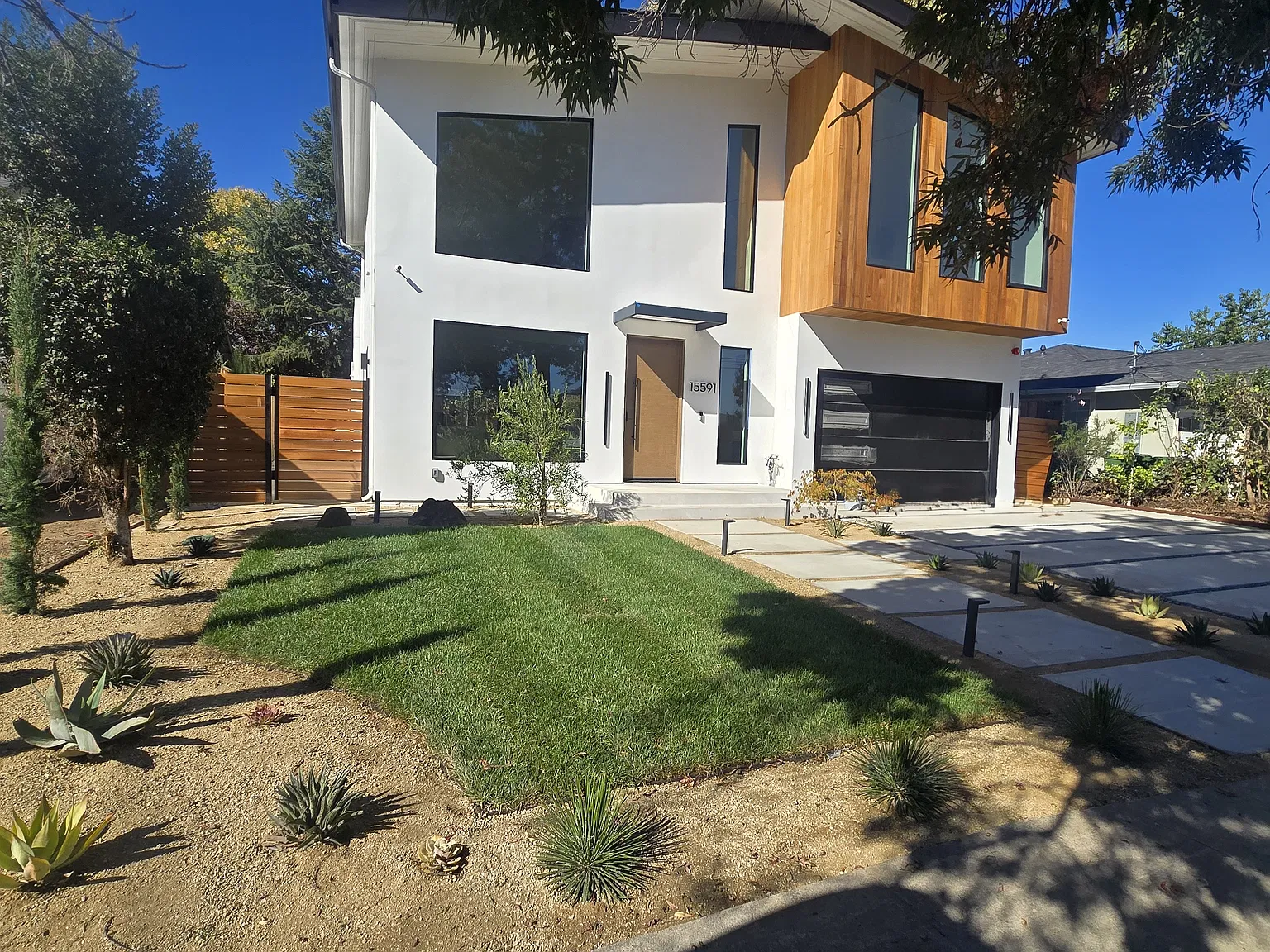 4 bed, 3.5 bath, 3518 sqft, $14,900 — Photo 2