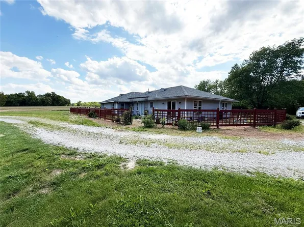 4157 Wetzler Rd, Fults, IL 62244
