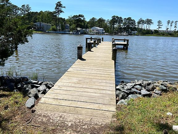 Well maintained dock. Crab and boat from your own waterfront and not a small canal view.